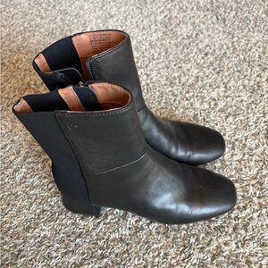 Kenneth Cole Black Leather Ankle Booties with Elastic Side Panel